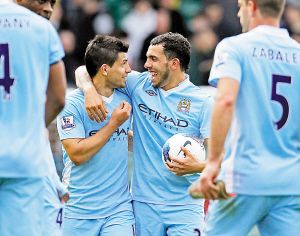 一对场边情 一对场边情